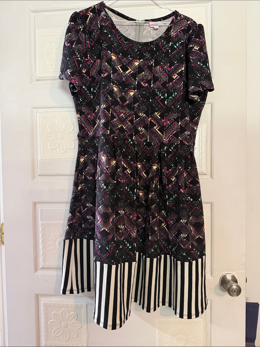 Short sleeve dress by Lularoe size 3xl.